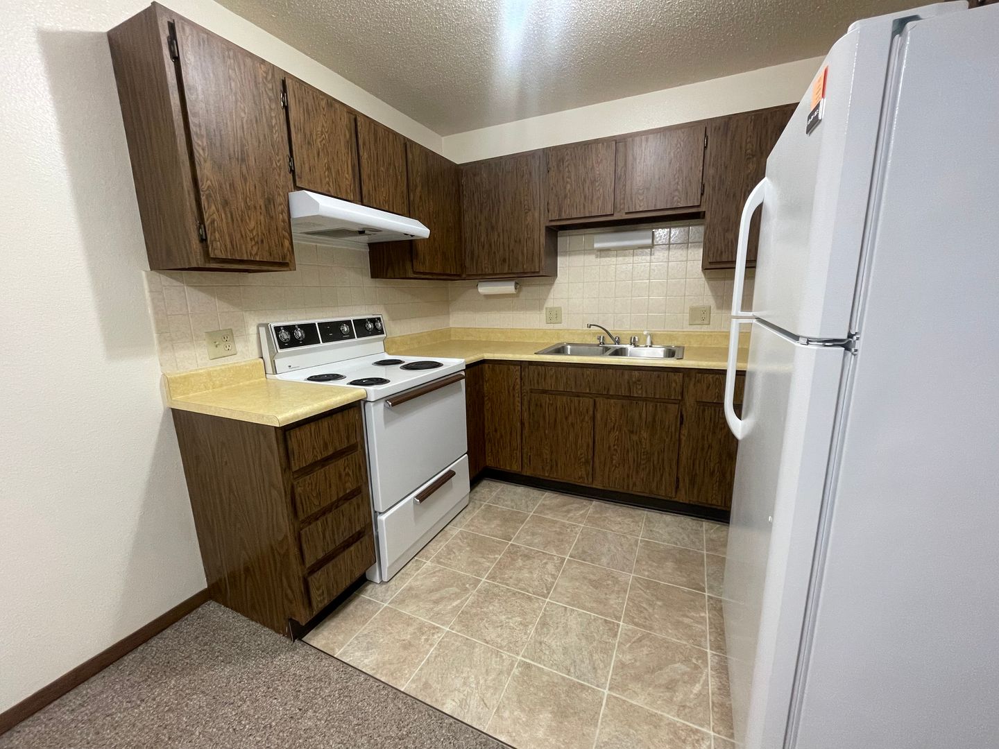 Washington Apartment: 910 E Adams