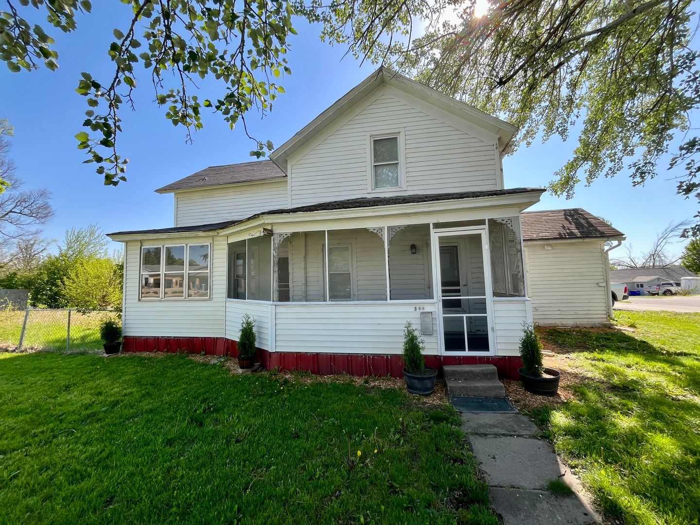 Tiffin Apartment: Main St