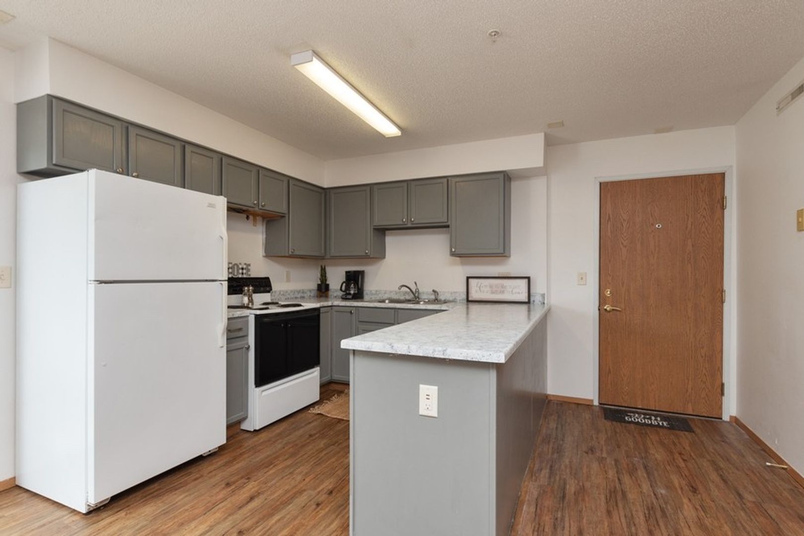 Iowa City Apartment: 421 S Dodge St
