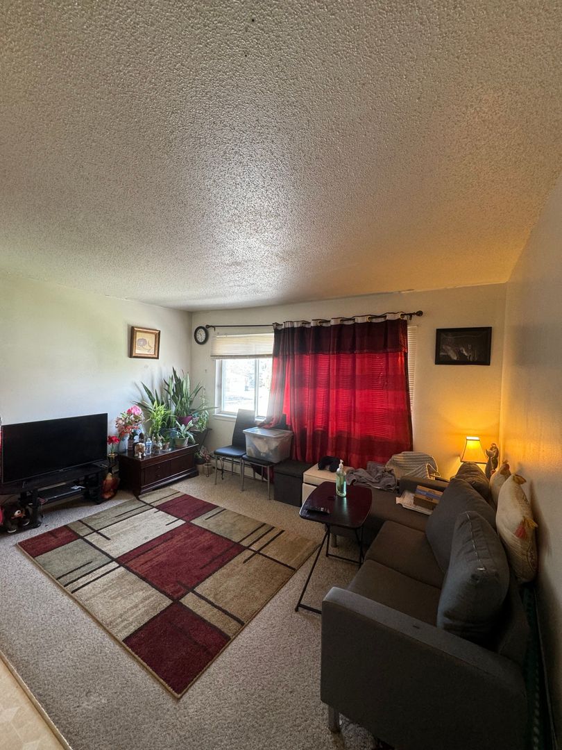 Coralville Apartment: 1909 8th Street