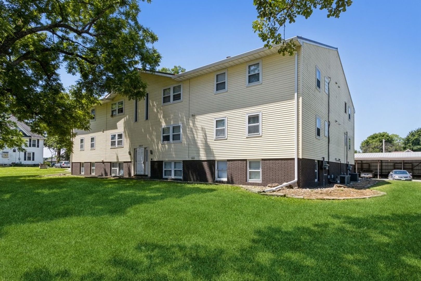 West Liberty Apartment: 307 N Corn Street