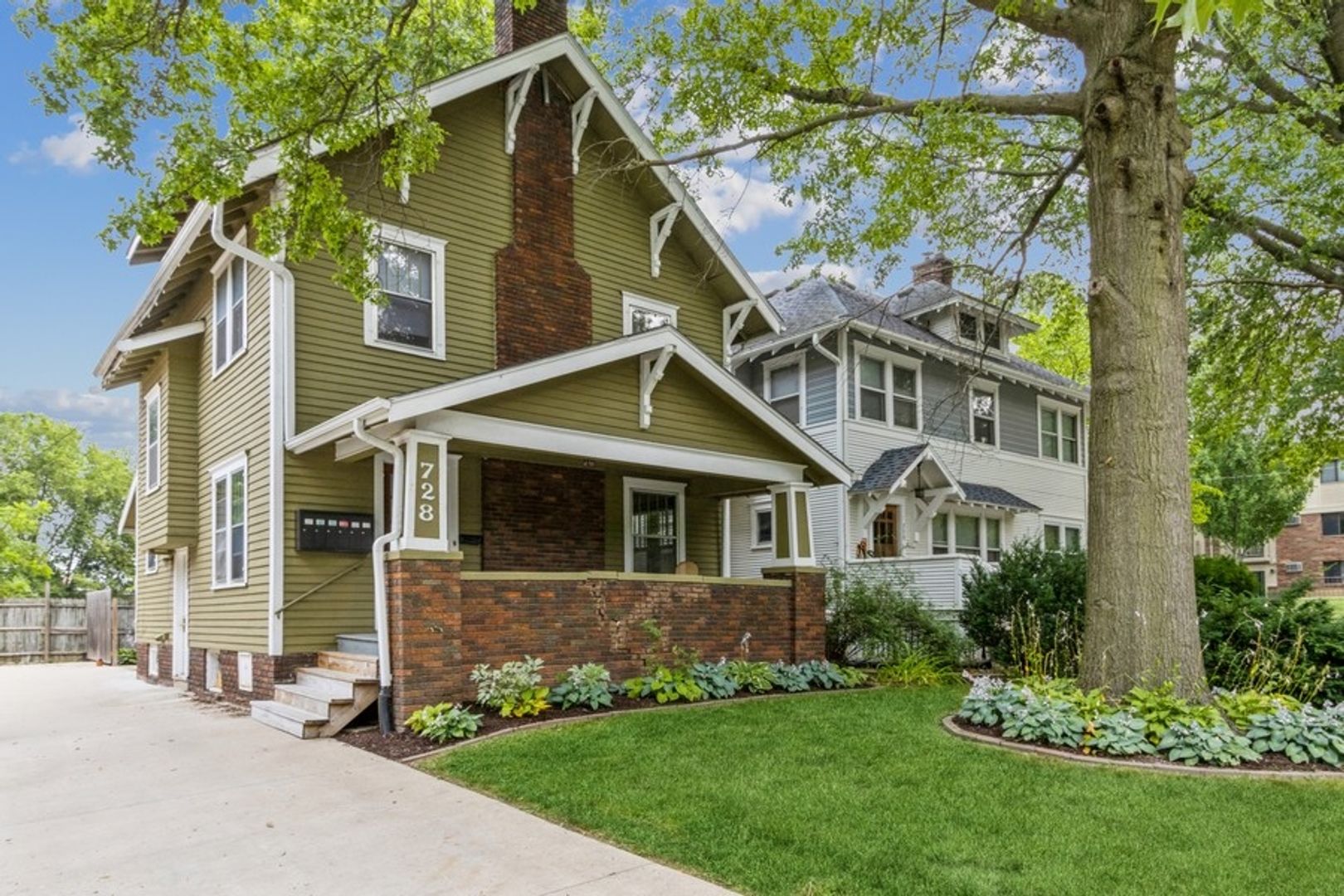 Iowa City Apartment: 728 E College St