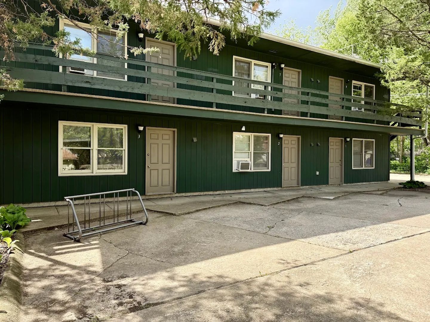 Iowa City Apartment: 516 Church Street