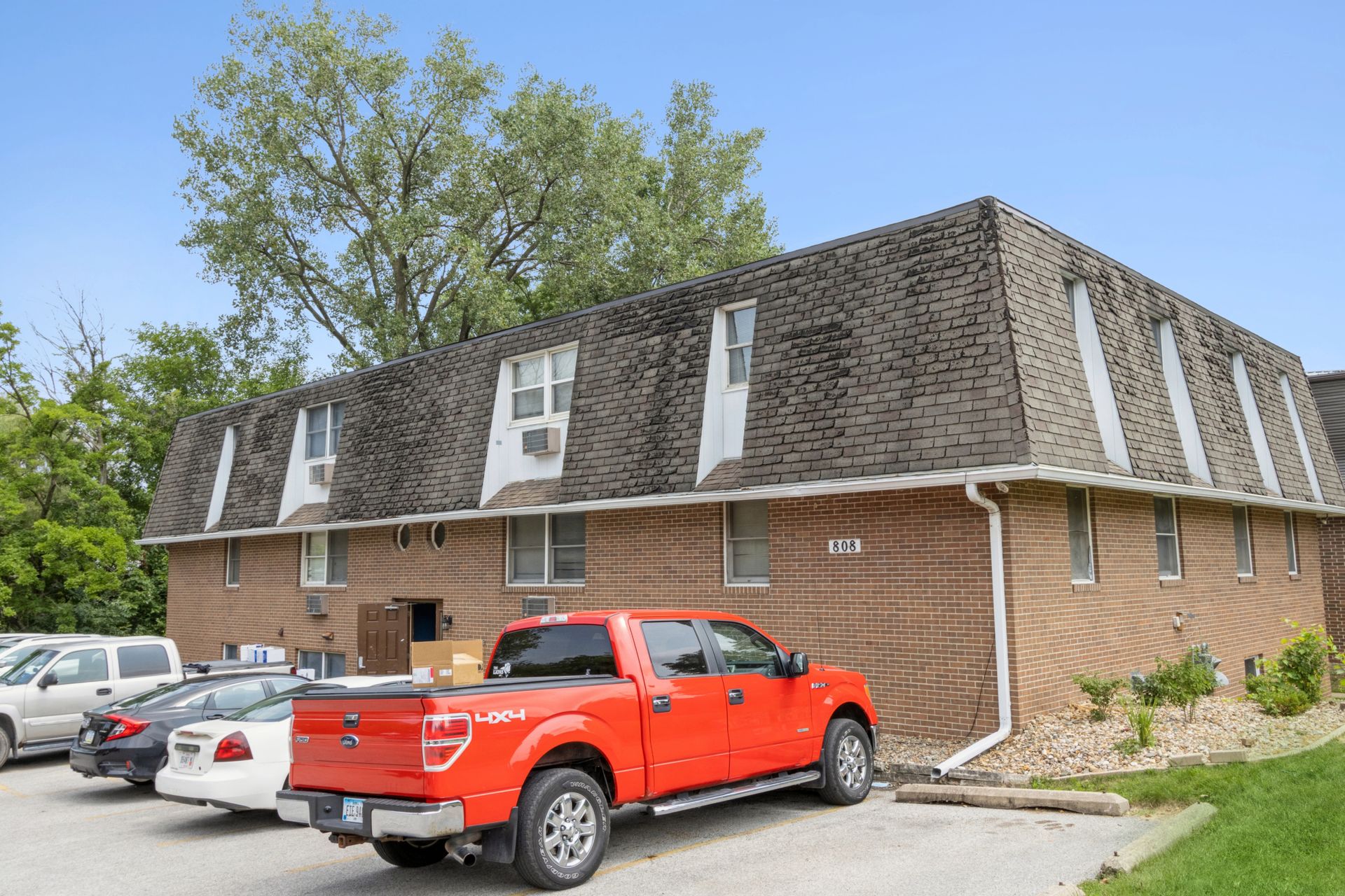 Iowa City Apartment: 808 Oakcrest Street