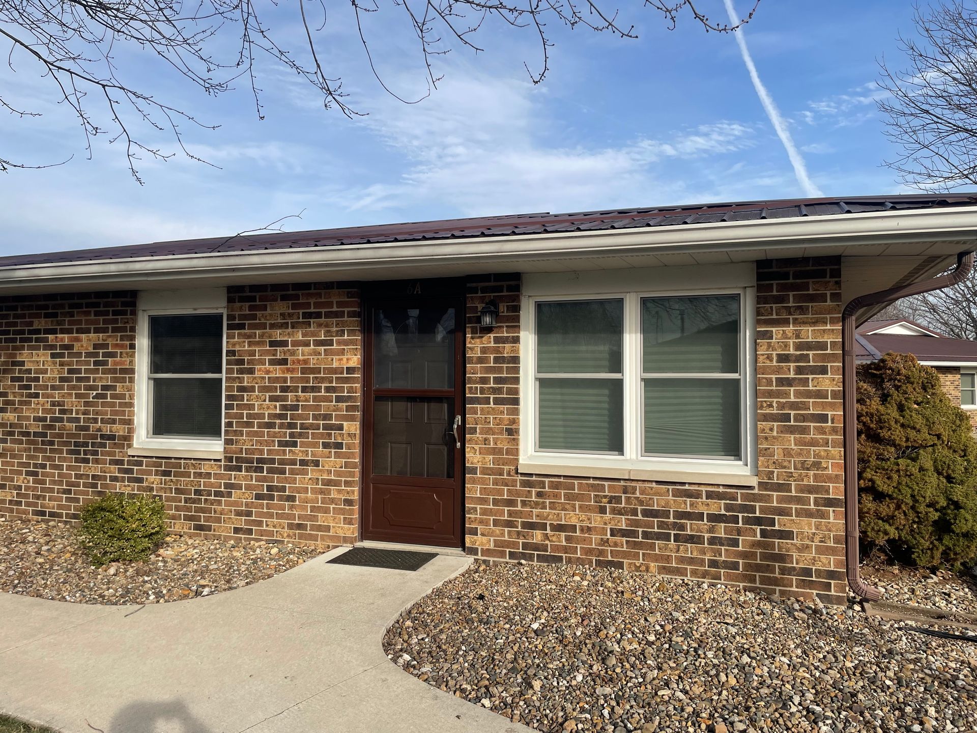 Washington Apartment: 910 E Adams