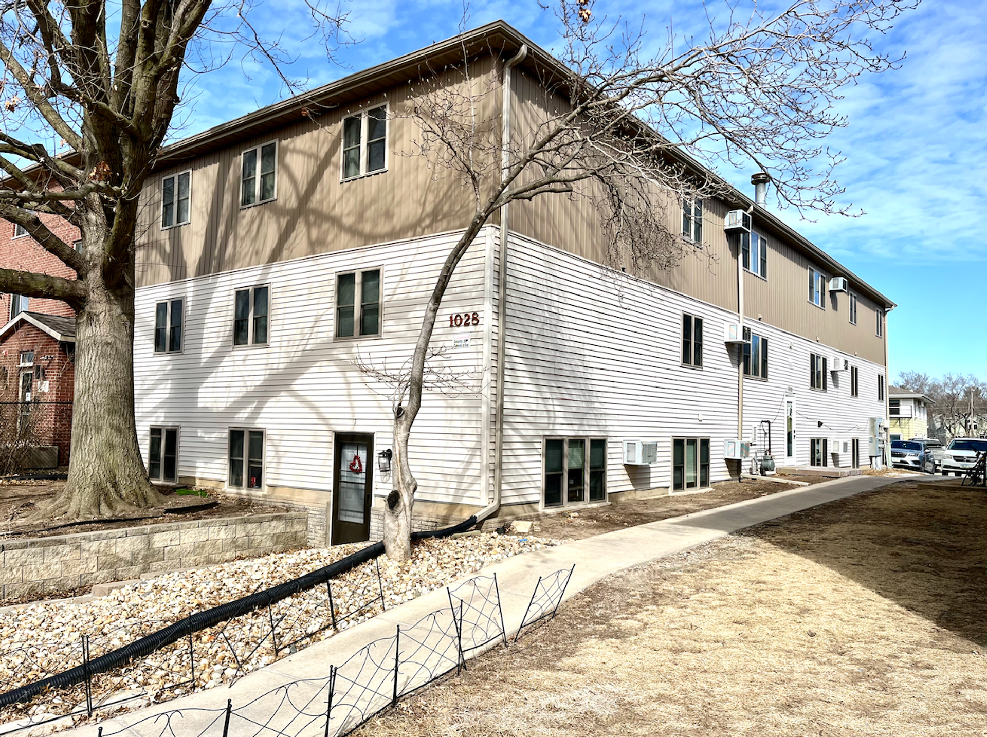 Iowa City Apartment: 1028 Newton Road