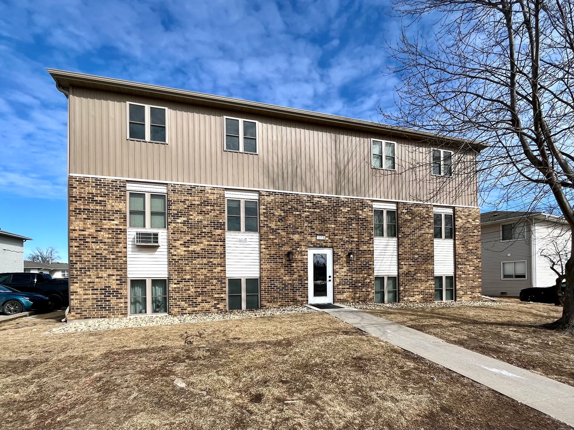 Iowa City Apartment: 1016 Newton Road