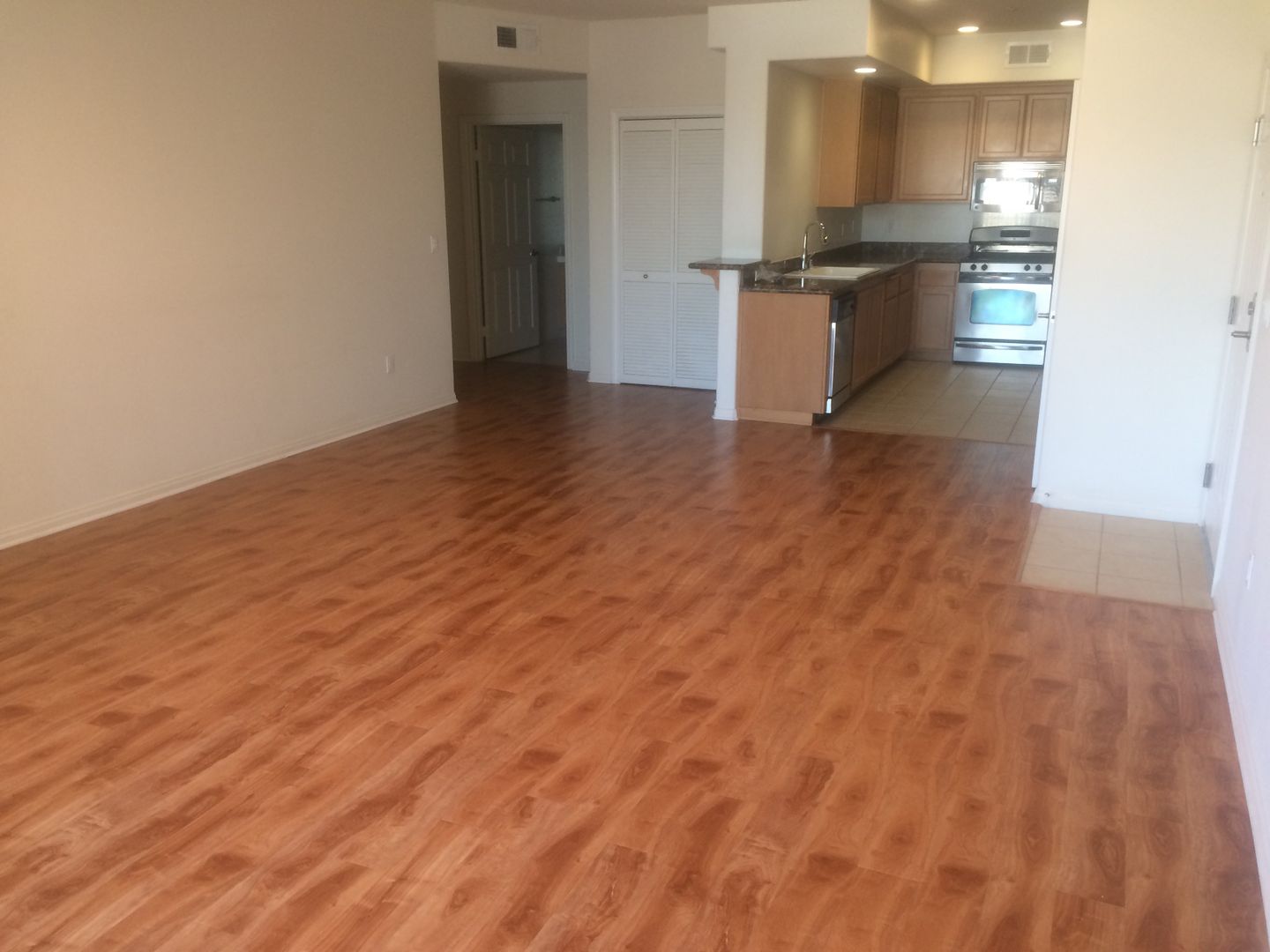 Sun Valley Apartment: 8700 Glenoaks Blvd