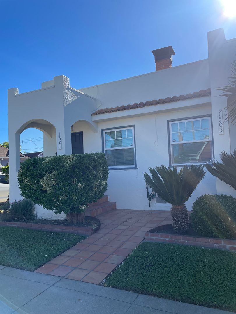 Sacramento Apartment: 1501-1503 33rd St.