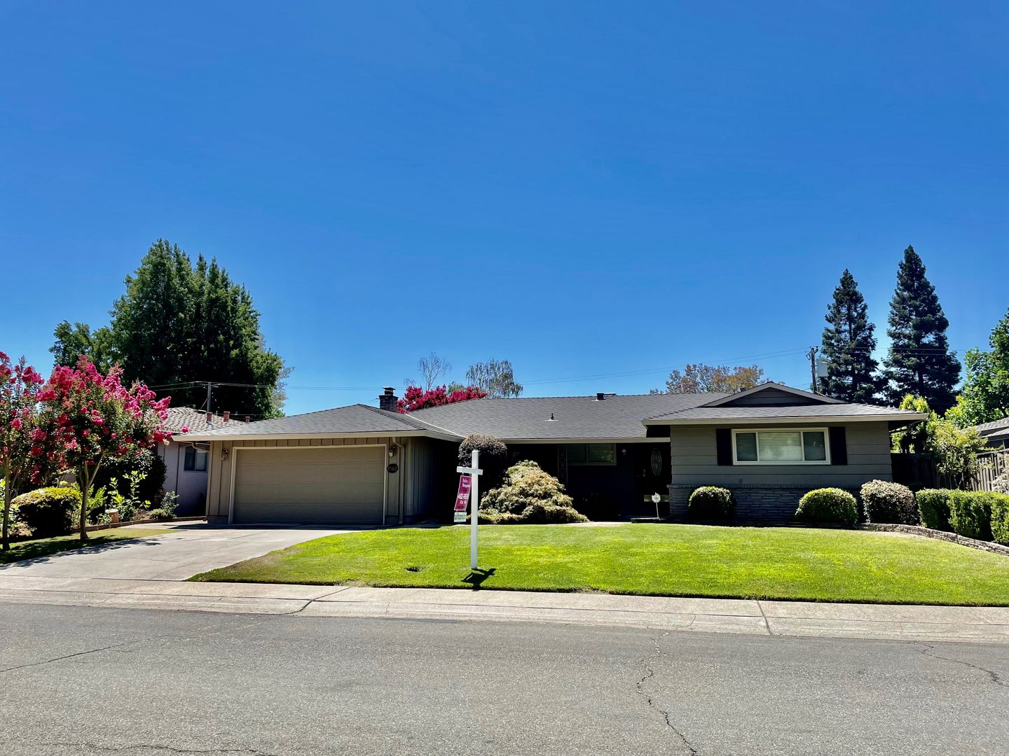 Sacramento House: 1360 San Clemente Way