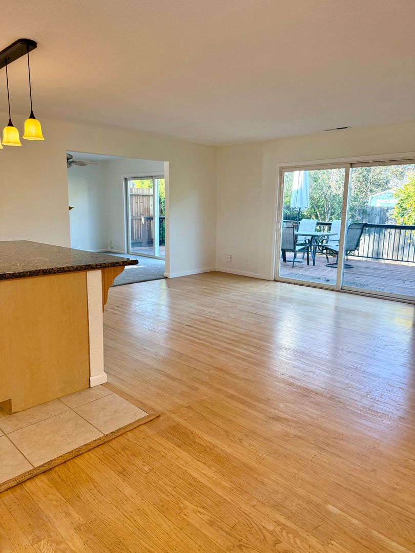 Fair Oaks House: 8849 Britland Way