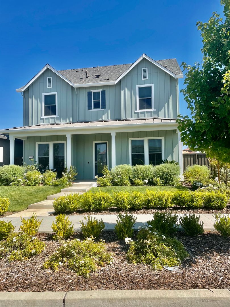Sacramento House: 5155 Sutter Park Way