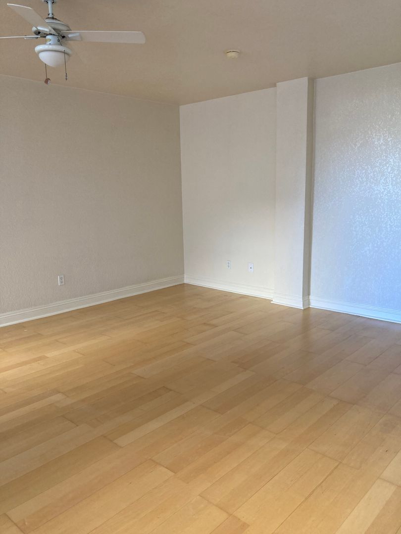 Los Angeles Apartment: 938 S. Lake Street