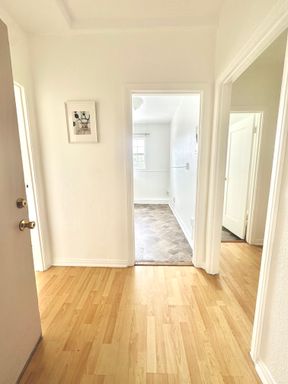 2121 W. 11th Street, 205 – photo 1