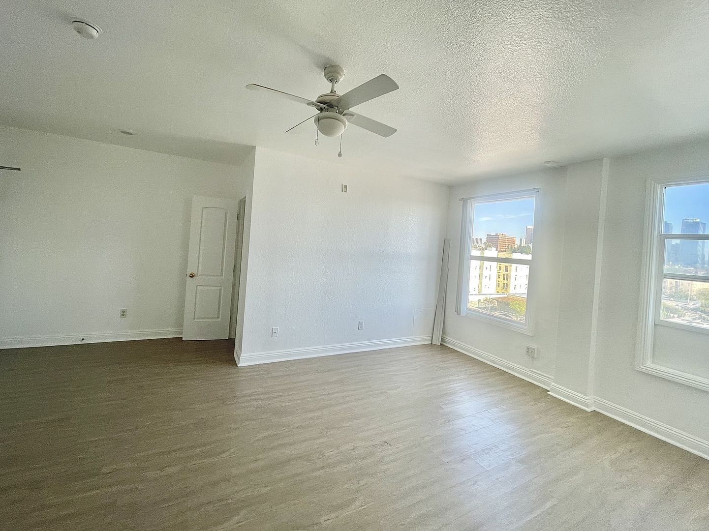 Los Angeles Apartment: 938 S. Lake Street