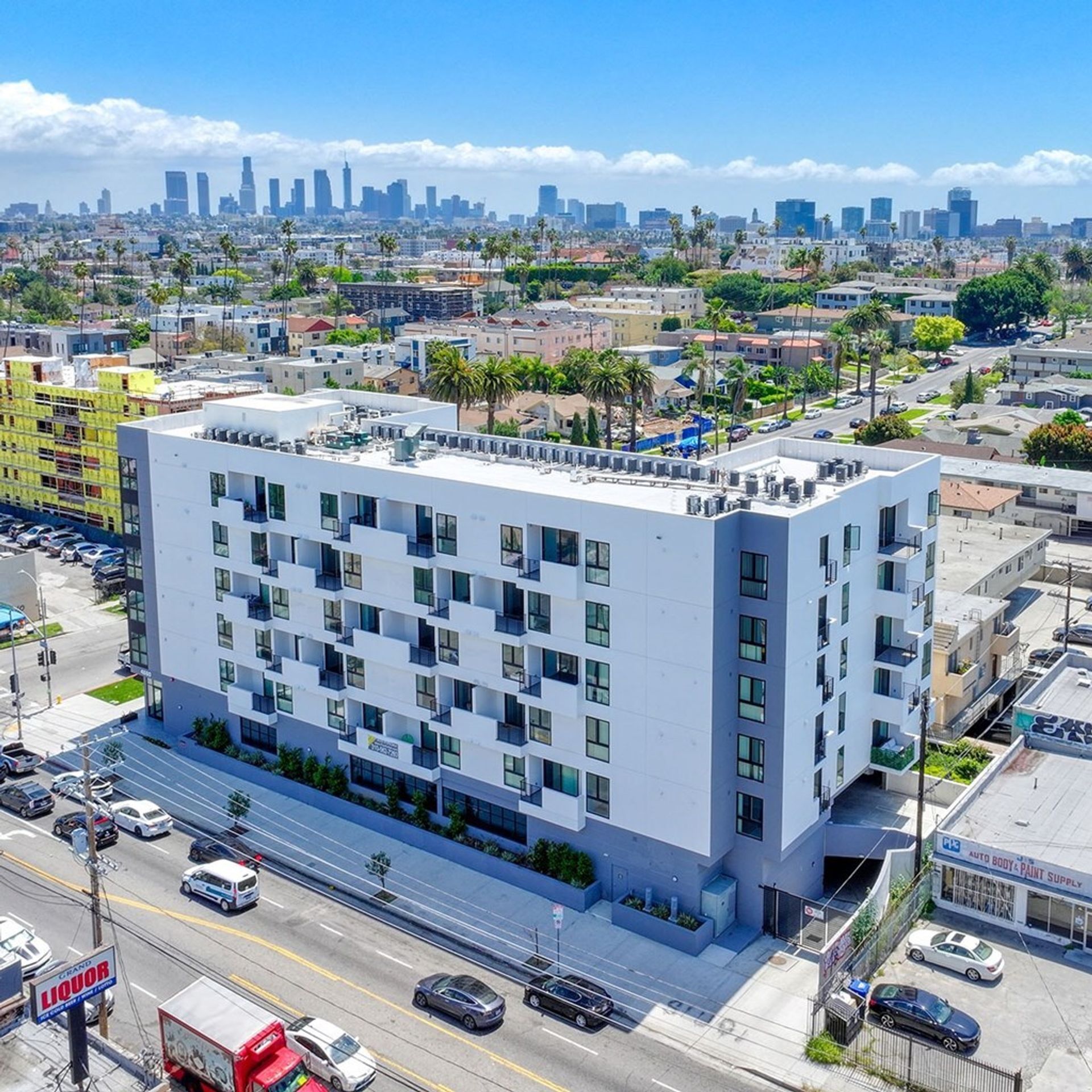 Los Angeles Apartment: 4660 Melrose Avenue