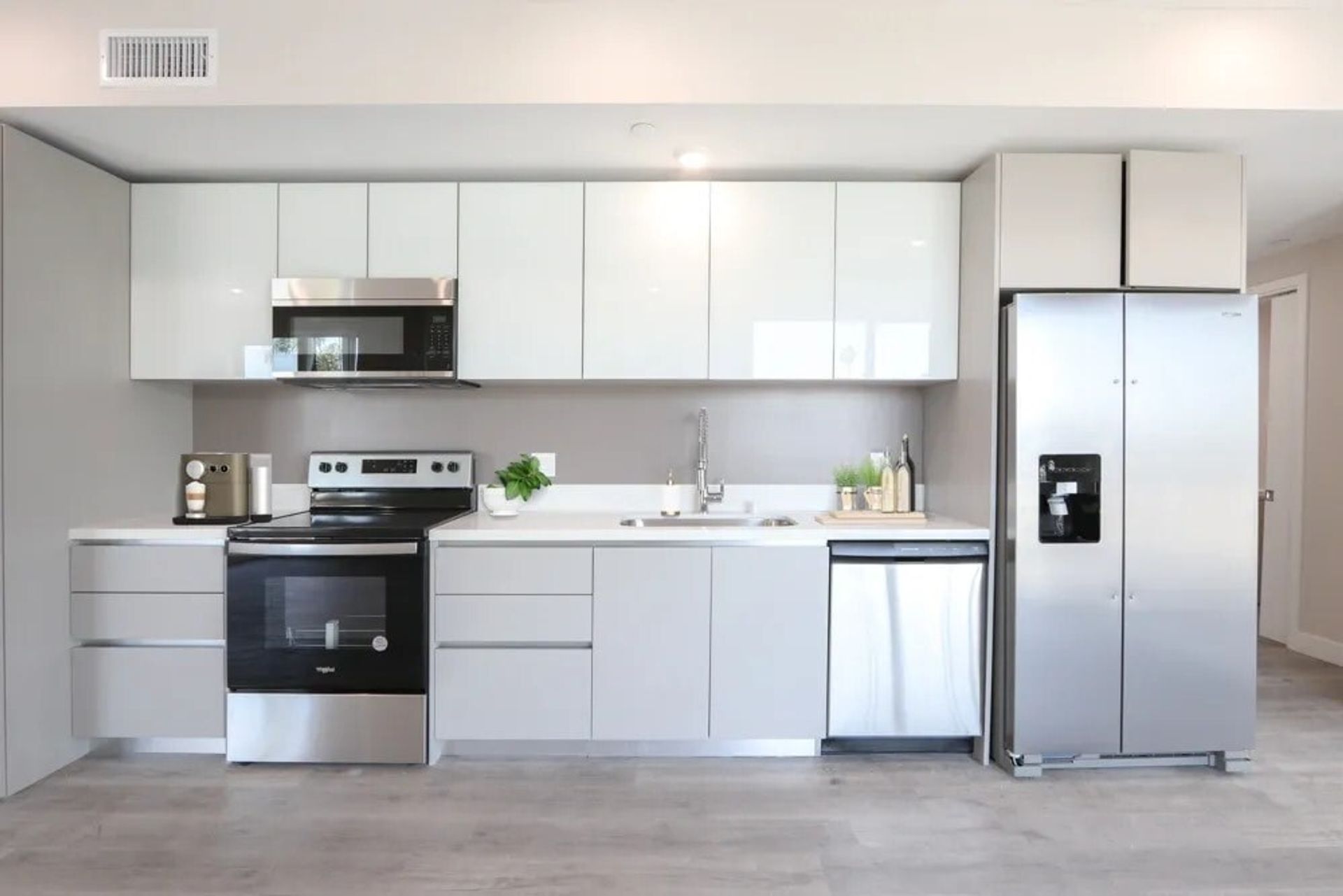 4660 Melrose 6 of 12