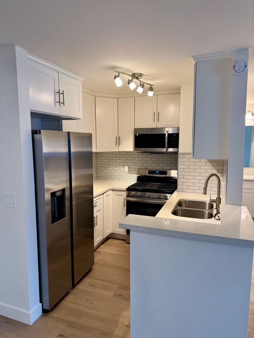 Tustin Apartment: 15601 Tustin Village Way