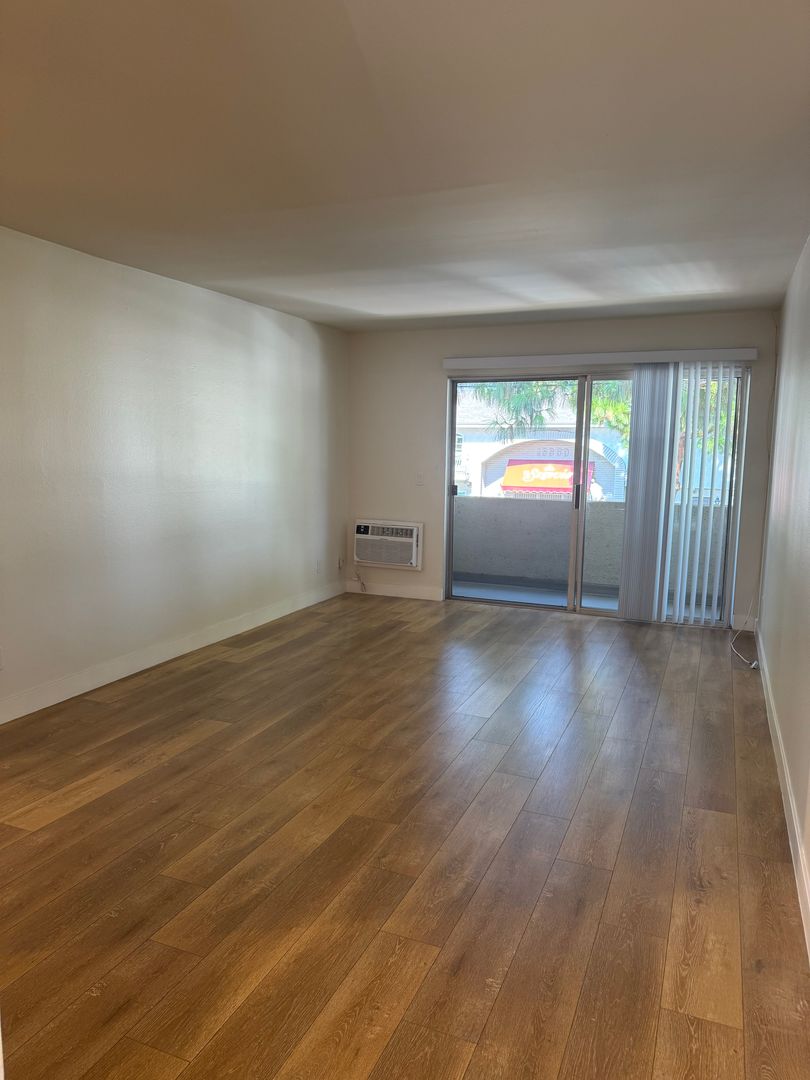 Tustin Apartment: 15601 Tustin Village Way