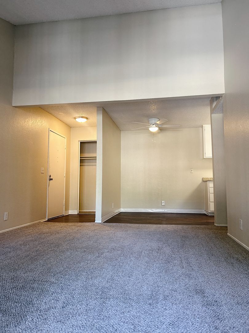 Citrus Heights Apartment: 8079 Sunrise East Way
