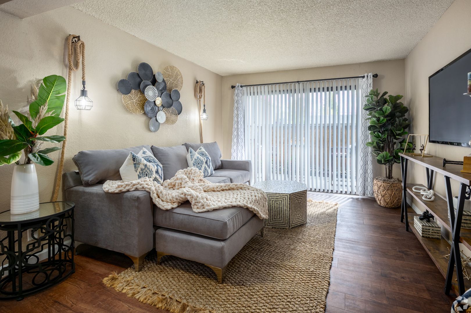 Citrus Heights Apartment: 8079 Sunrise East Way