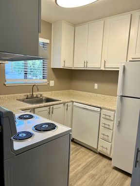 Downstairs 2 Bedroom, Spacious – photo 1
