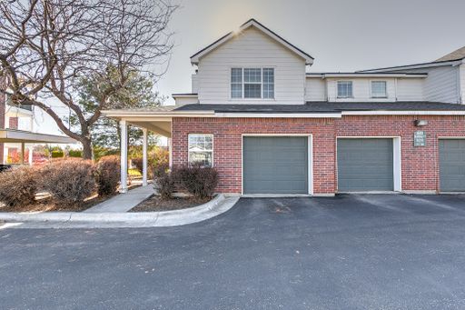 Gorgeous Renovated 2 Bedroom/2 Bathroom with Attached Garage! Storage! Walk-in Closets! Big Bedrooms! – photo 1