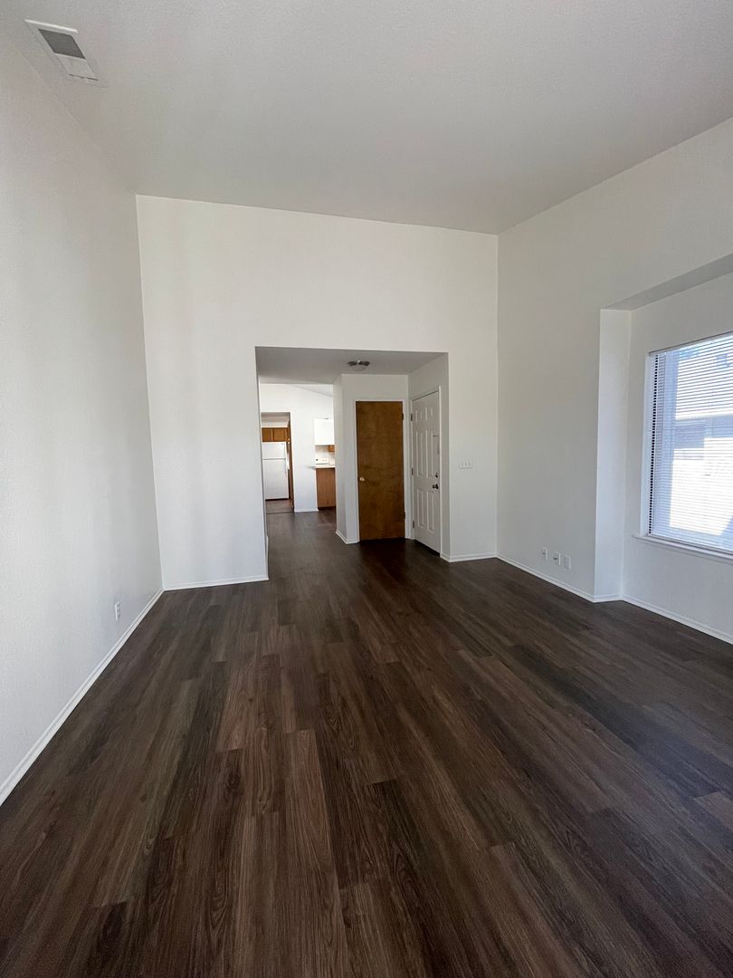 Roseville Apartment: 720 Sunrise Ave