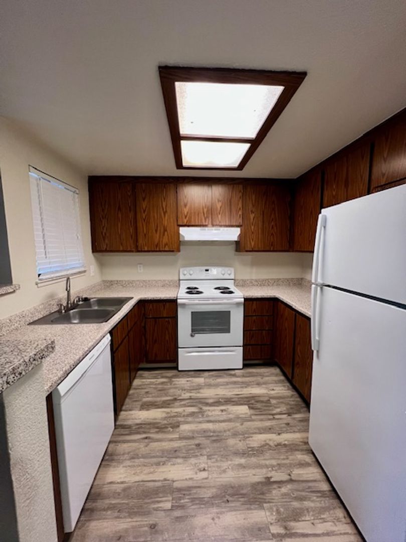 Citrus Heights Apartment: 6111 Shupe Dr
