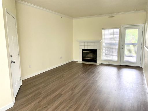 Courtyard Views! Faux Wood Floors! 2 Bed/2 Bath with Walk-in Closets! – photo 1