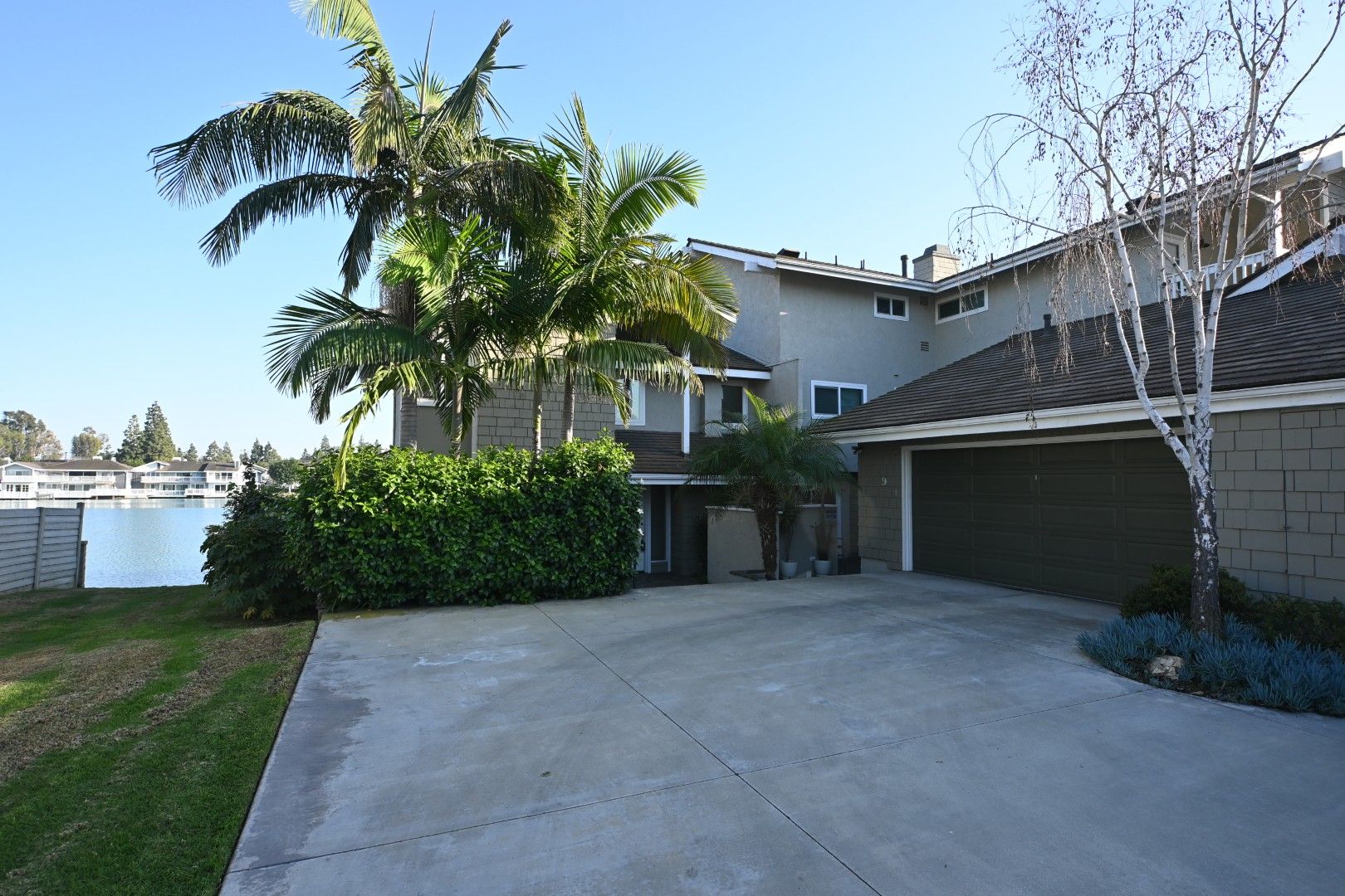 Irvine House: 7 Lakeview