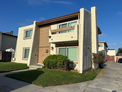 Remodeled 2-Bed 2-Bath Upstairs Apartment – photo 1