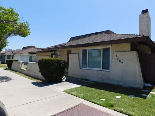 Remodeled 2-Bed 2-Bath Downstairs Apartment – photo 1