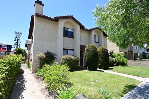 Beautiful Downstairs 3-Bedroom, 2-Bath Unit in Los Alamitos