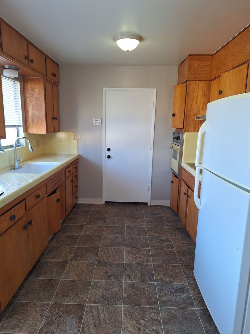 SACRAMENTO Apartment: 128 BAXTER AVE.