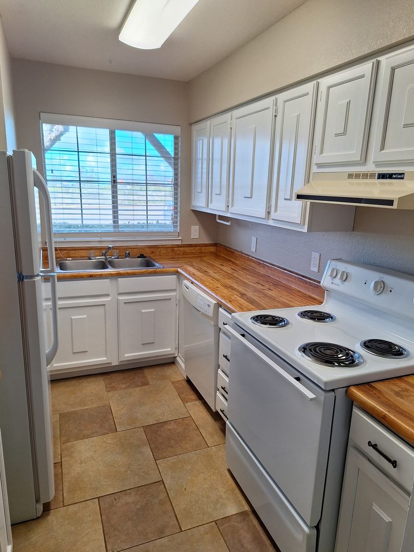 SHINGLE SPRINGS Apartment: PRODUCT DRIVE