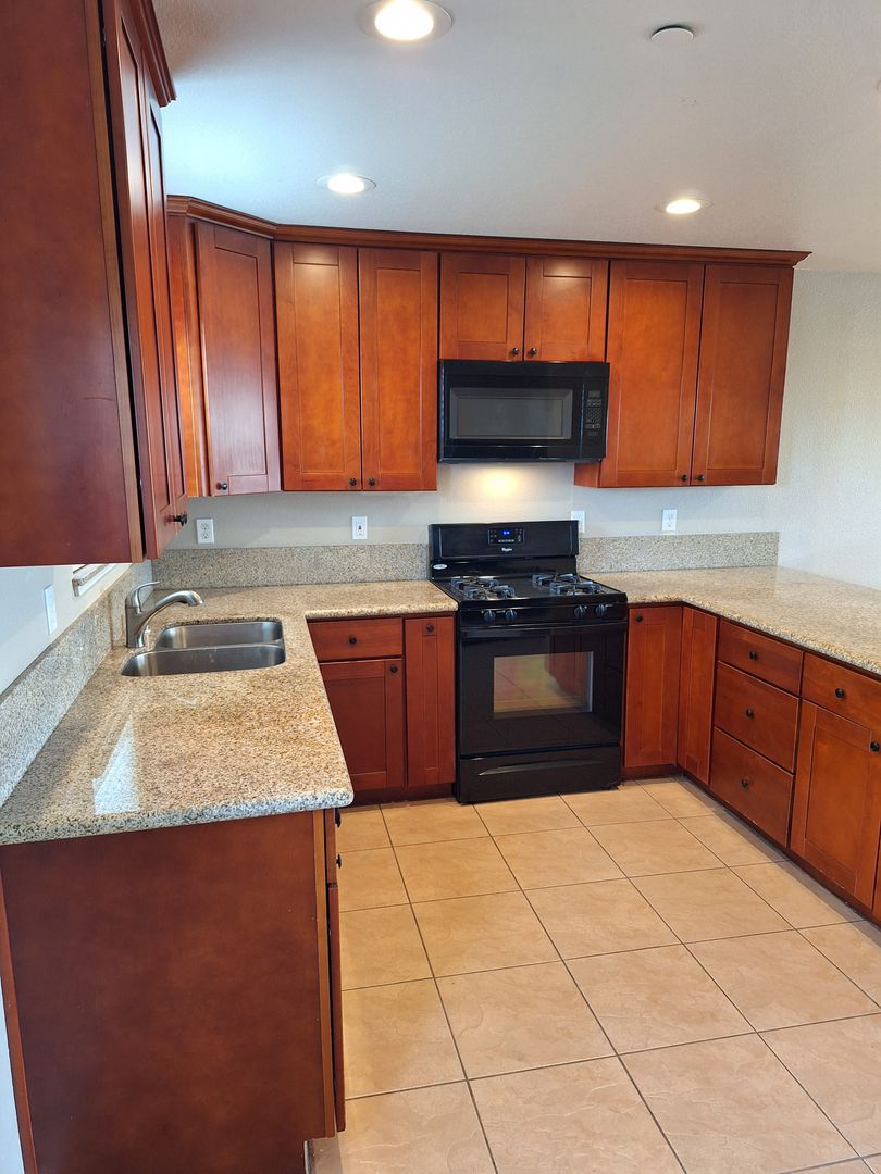 SHINGLE SPRINGS Apartment: PRODUCT DRIVE
