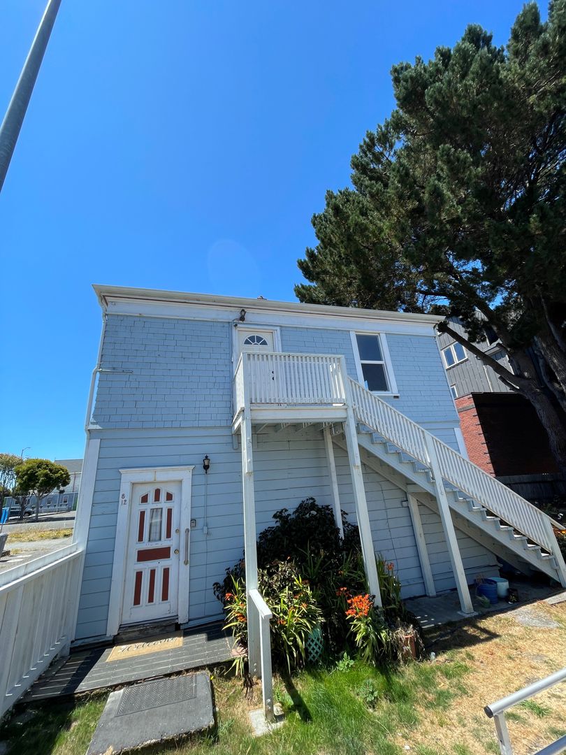 Eureka Apartment: 816 2nd Street
