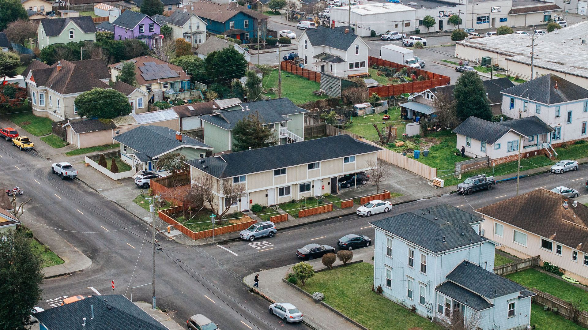 Eureka Apartment: 209 W Simpson