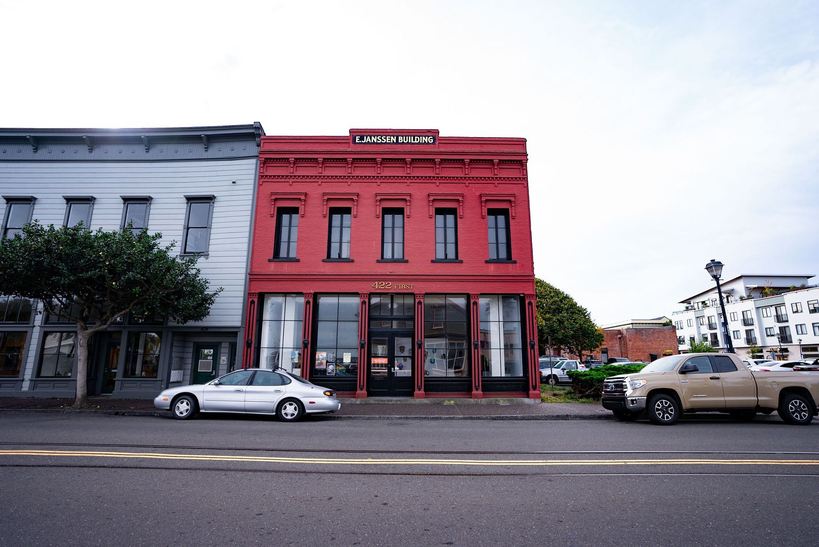 Eureka Apartment: 422 1st Street