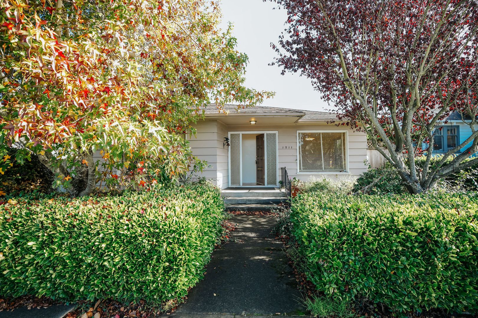 Eureka House: 1911 H Street