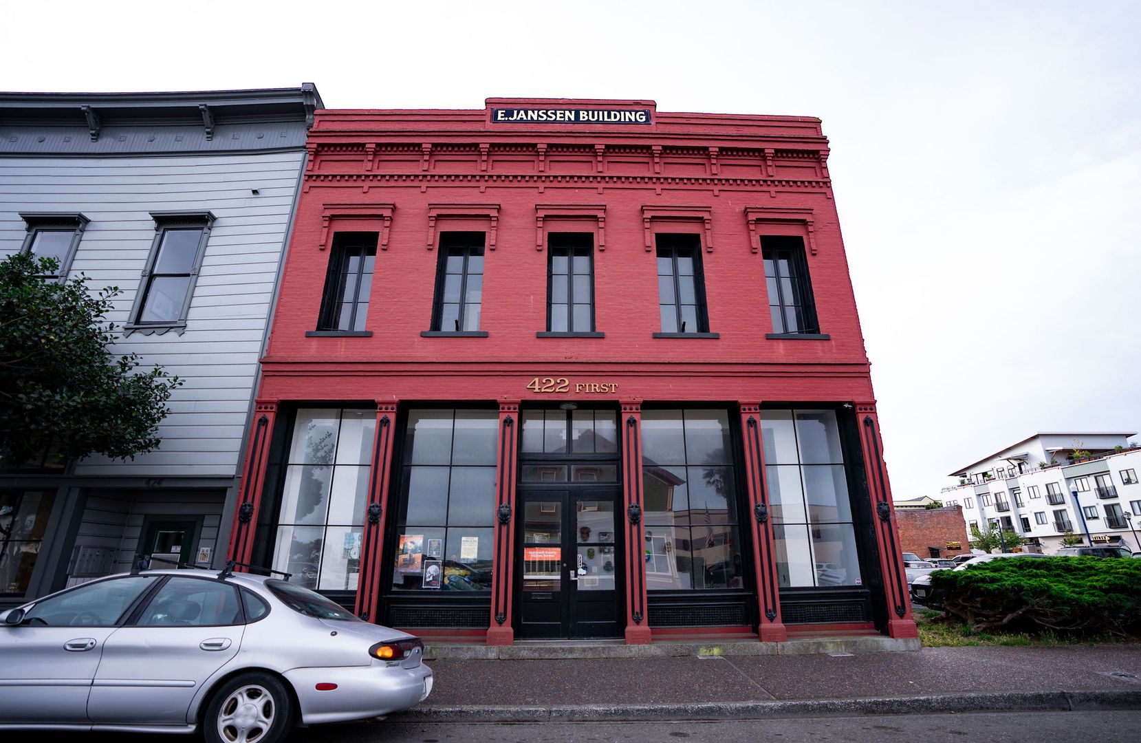 Eureka Apartment: 422 1st Street