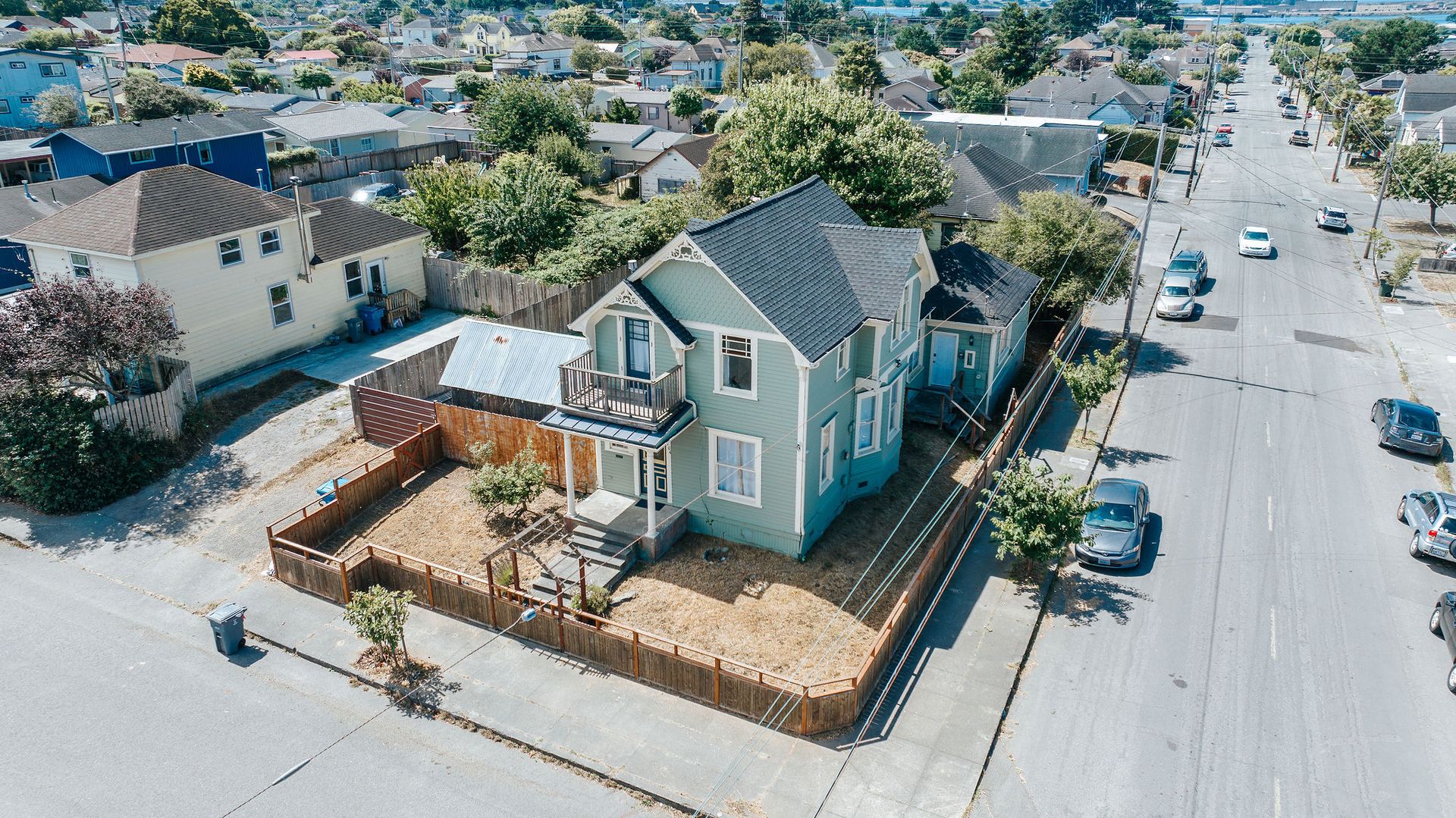 Eureka Apartment: 2104 Pine St