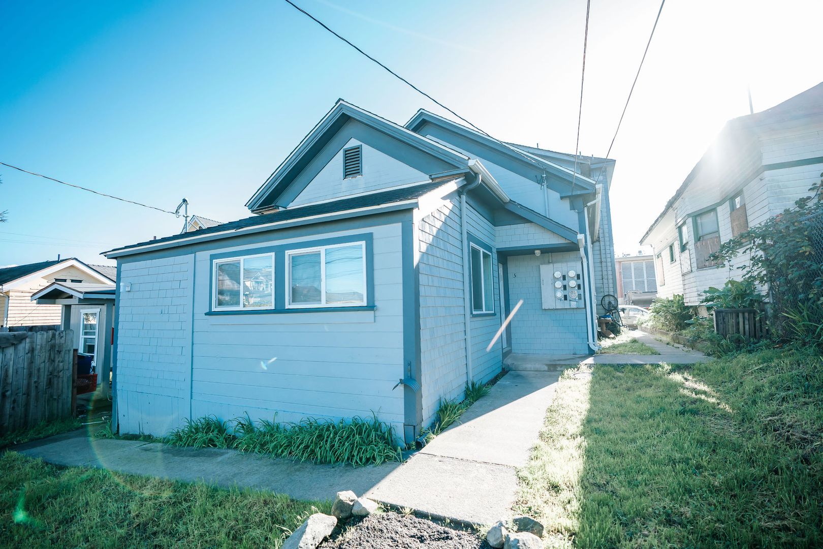 Eureka Apartment: 1023 4th Street