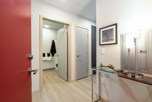Stylish 1-Bedroom at Zephyr with In-Unit Washer/Dryer & Garage Parking in Prime Capitol Hill - Tour now! – photo 1