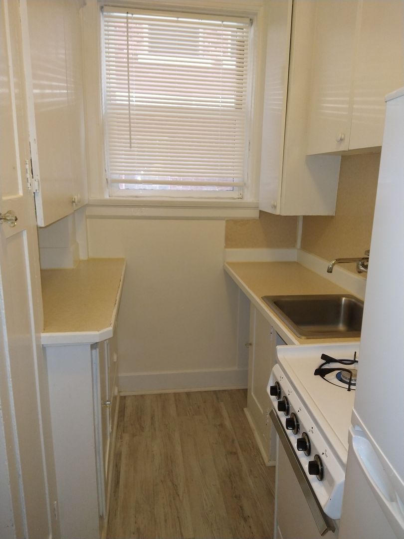 Seattle Apartment: 109 John St