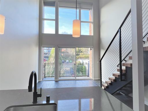 Exclusive Offer: 1 Month FREE Rent! Bright 1 Bed, 1 Bath in South Lake Union with Private Balcony, Fitness Center, and Prime Location | Open House Every Thursday 3pm-6pm | Tour now! – photo 1