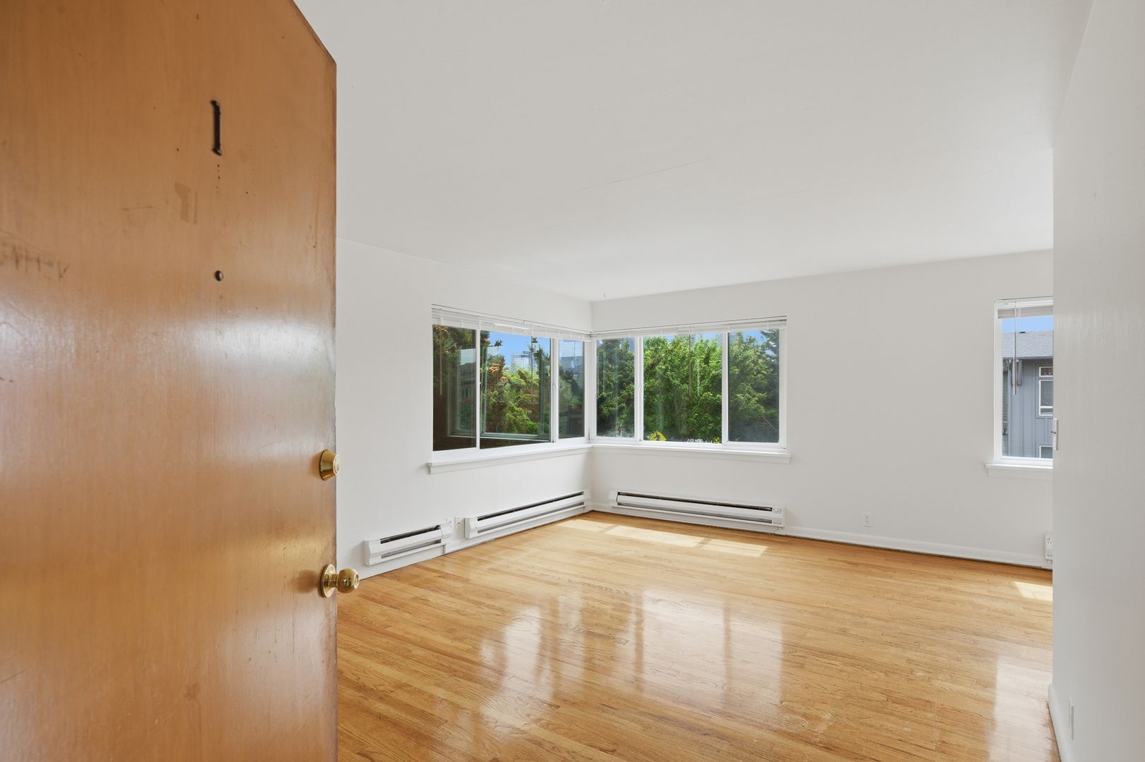 Seattle Apartment: 372 Aloha St