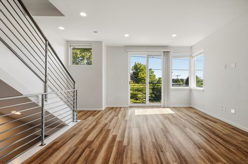 Spacious 2 Bedroom Townhome with In Unit Washer and Dryer and Stunning Rooftop Views - Tour now! – photo 1