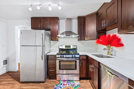 One bedroom with yard access in Charming Queen Anne building – photo 1